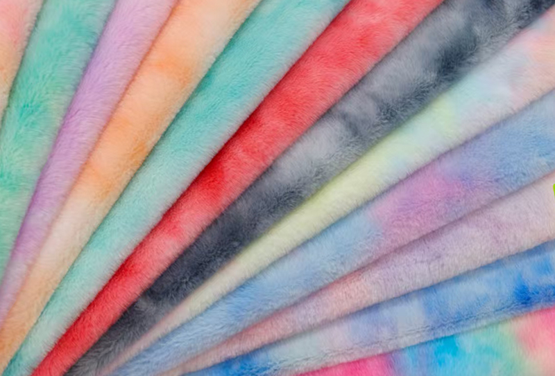 450mg 165cm Tie-dye trykt kaninpelsstoff egnet for puter/plysjleker