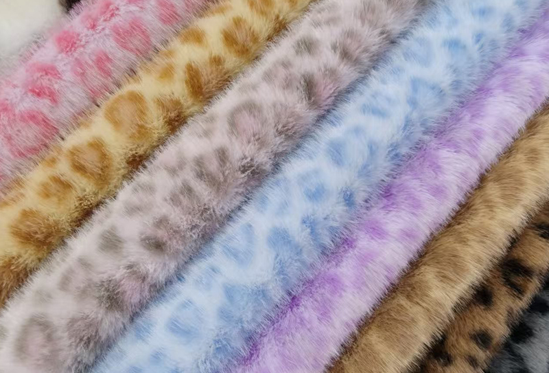 700mg*170cm Lite gyldent minktrykk leopard plysjstoff egnet for vesker/klær