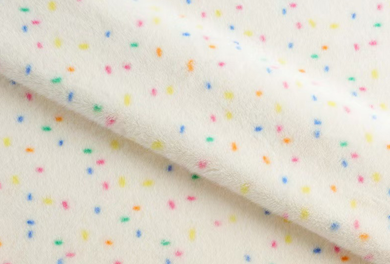 Ren polyester imitert minktrykk med fargerike prikker Ren polyester imitert minktrykk med fargerike prikker
